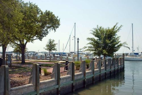 Harbor Island E204