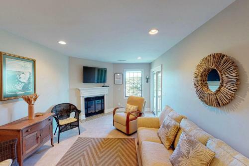 2123 Bay Point