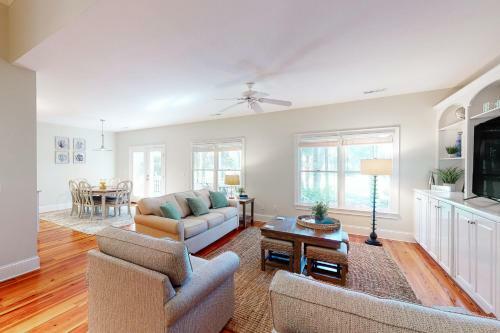 3074 Baywood