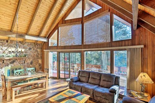 Black Hills Hideaway With Wraparound Deck And Hot Tub!