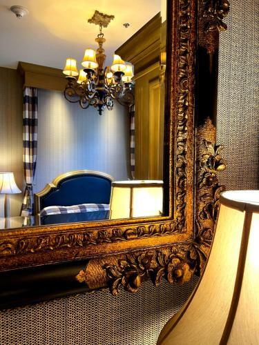 Celebrity Hotel