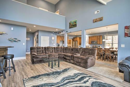 Newly Built Lakefront Home With Dock And Kayaks!