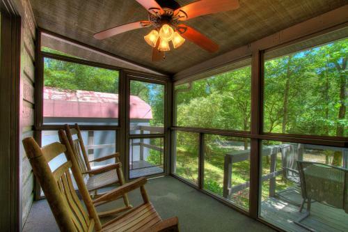 Living Waters #376 By Aunt Bug's Cabin Rentals
