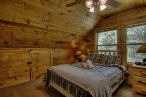 Living Waters #376 By Aunt Bug's Cabin Rentals