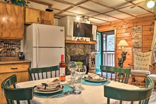 Cosby Cozy Cove Escape With Deck And Fire Pit!