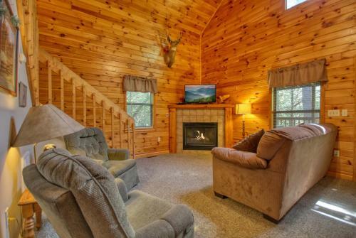 Mountain Hideaway #338 By Aunt Bug's Cabin Rentals