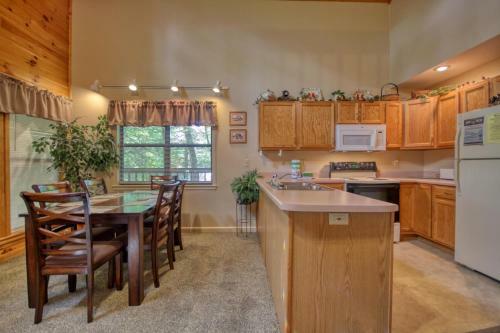 Mountain Hideaway #338 By Aunt Bug's Cabin Rentals