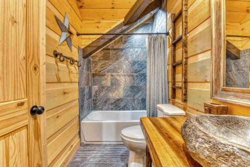 Noir Pine Creekside Chalet