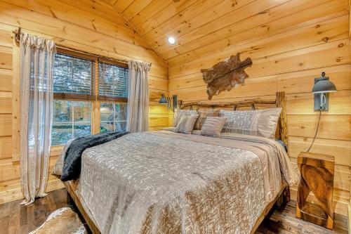 Noir Pine Creekside Chalet