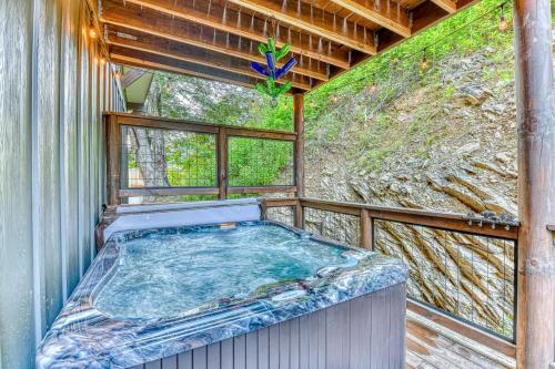 Noir Pine Creekside Chalet