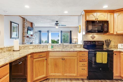 Sunrise Mountain View Condo