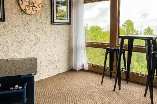 Sunrise Mountain View Condo