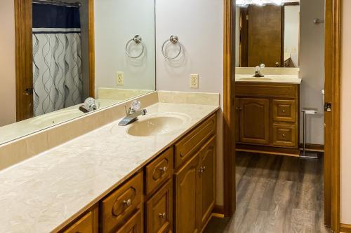 Sunrise Mountain View Condo