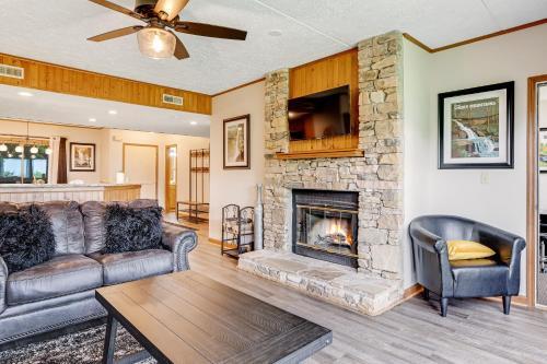Sunrise Mountain View Condo