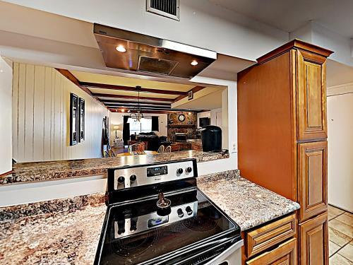 Apartamento New Listing! Mountain Marvel With Fireplace Condo