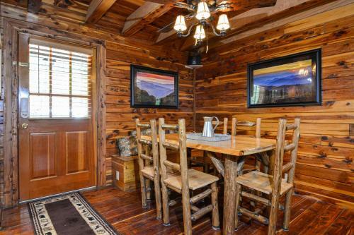 Gatlinburg - Moonlight Mountain Views