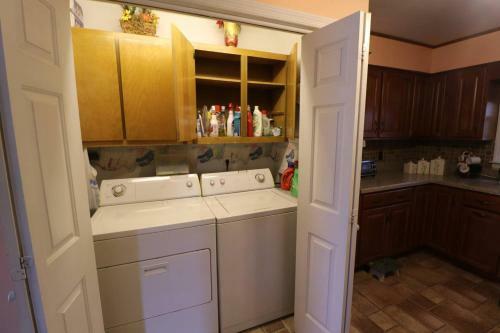 2,100 Sq Feet - Fenced In Back Yard For Pets!