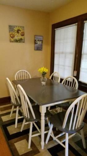 Quaint Apartment In Older East Knoxville