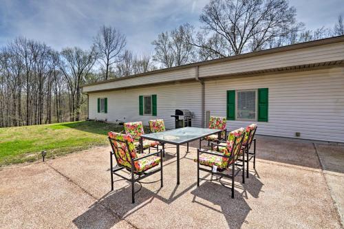 Memphis Home On 20 Acres, 10 Mi To Downtown!