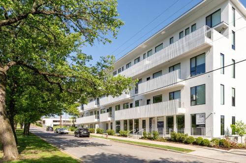 Apartamento Lllume - New Green Community - Poolside End Unit Condo