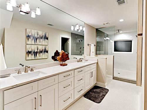 1011a 12th Ave North Townhome Townhouse