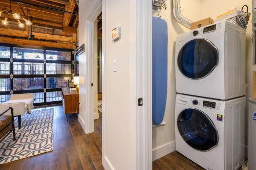 Apartamento New Listing! Chic Condo With Pool & Rooftop Deck Condo