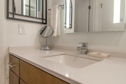 Apartamento Illume - Sleek Guch View Escape - Corner Unit Condo