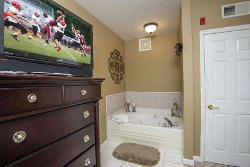 Colonial Crest 112 By Heritage Cabin Rentals