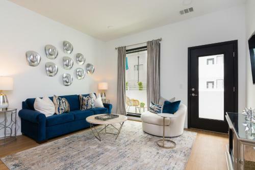 Apartamento Illume - Sleek Central Hideaway - Poolside Patio Condo
