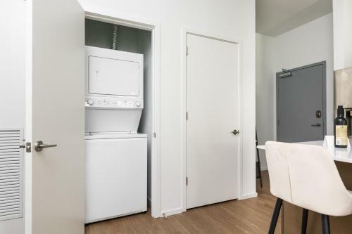 Apartamento Illume - Sleek Central Hideaway - Poolside Patio Condo