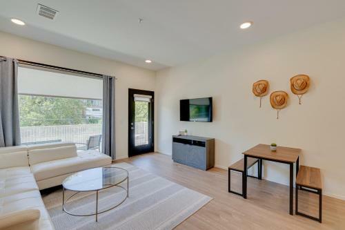 Apartamento Illume - Resort-style Haven - Spacious Balcony Condo