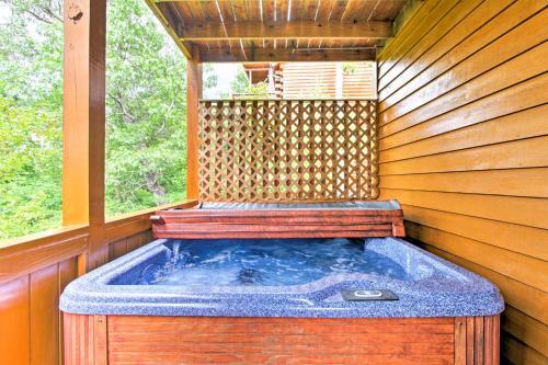 Mountaintop Manor With Hot Tub, Resort Pool Access