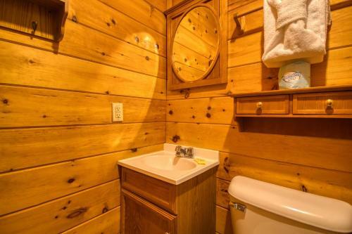Whispering Waters #208 By Aunt Bug's Cabin Rentals