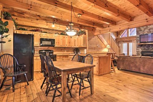 Pigeon Forge Cabin With Games, 1 Mi To Parkway!