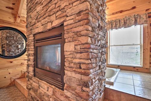 Pigeon Forge Cabin With Games, 1 Mi To Parkway!