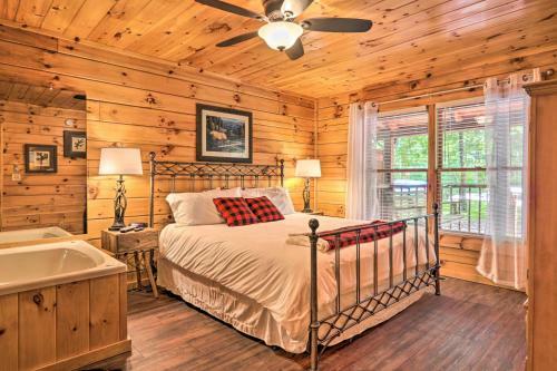 Cabin With Deck And Fireplace Less Than 3 Mi To Dollywood!