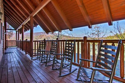 Modern-yet-rustic Pigeon Forge Cabin With Pool Access