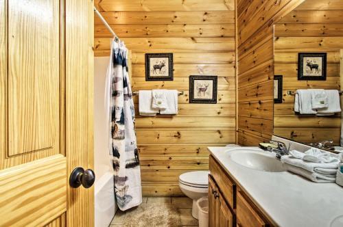 Modern-yet-rustic Pigeon Forge Cabin With Pool Access
