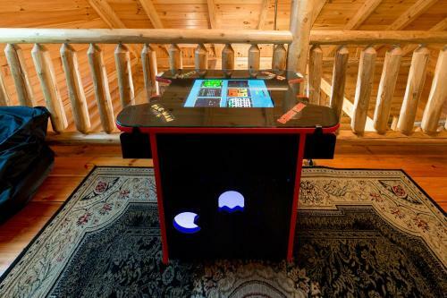 Mountain Dreaming: Hot Tub And Nearby Pigeon Forge!