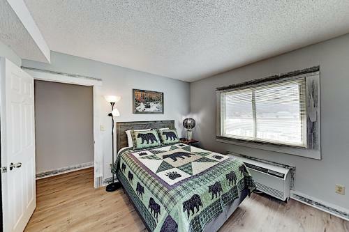 Apartamento River Place Condo - Mountain & River Views, Pool Condo