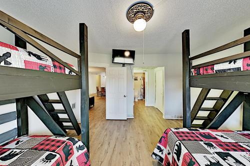 Apartamento River Place Condo - Mountain & River Views, Pool Condo