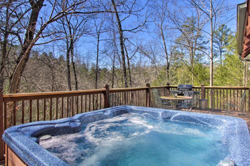 Woodland Hideaway With Deck, Hot Tub, And Fire Pit!