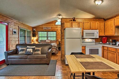 Riverfront Cabin With Fire Pit - 5 Mi To Pigeon Forge