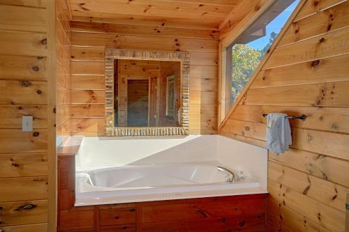 Bear Splash #409 By Aunt Bug's Cabin Rentals