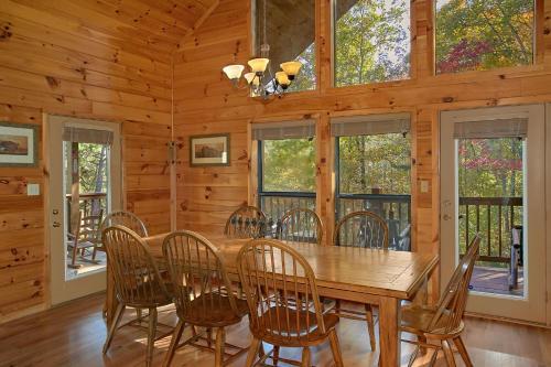 Bear Splash #409 By Aunt Bug's Cabin Rentals