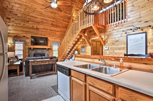 Sevierville Cabin With Deck Near Pigeon Forge!