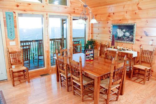 Mountaintop Experience Sevierville Cabin