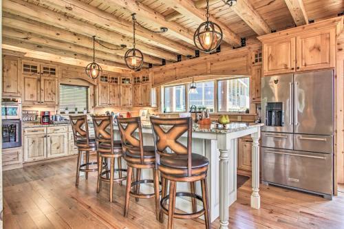 Award-winning Pigeon Forge Residence With Game Room!