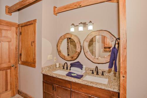 Smoky Bear Lodge With Guest House