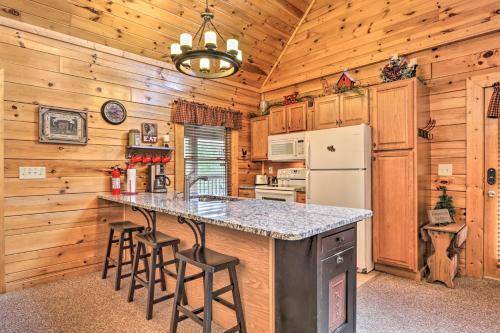 Sevierville Cabin With Hot Tub And Wraparound Deck